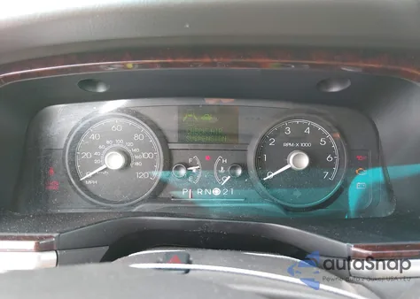 2006 Lincoln Town Car Signature Limited из США, поврежденный, VIN 1LNHM82W16Y634608